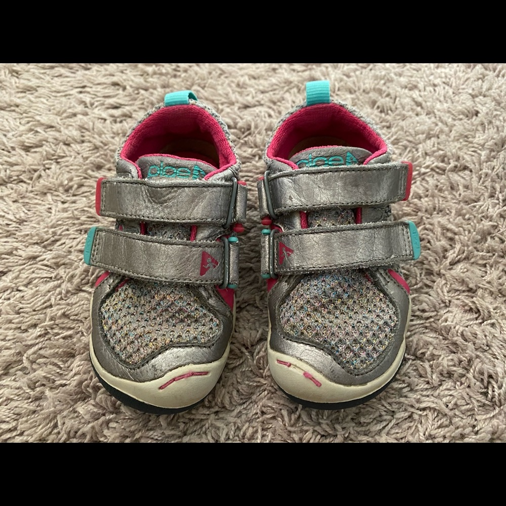 Plae shoes